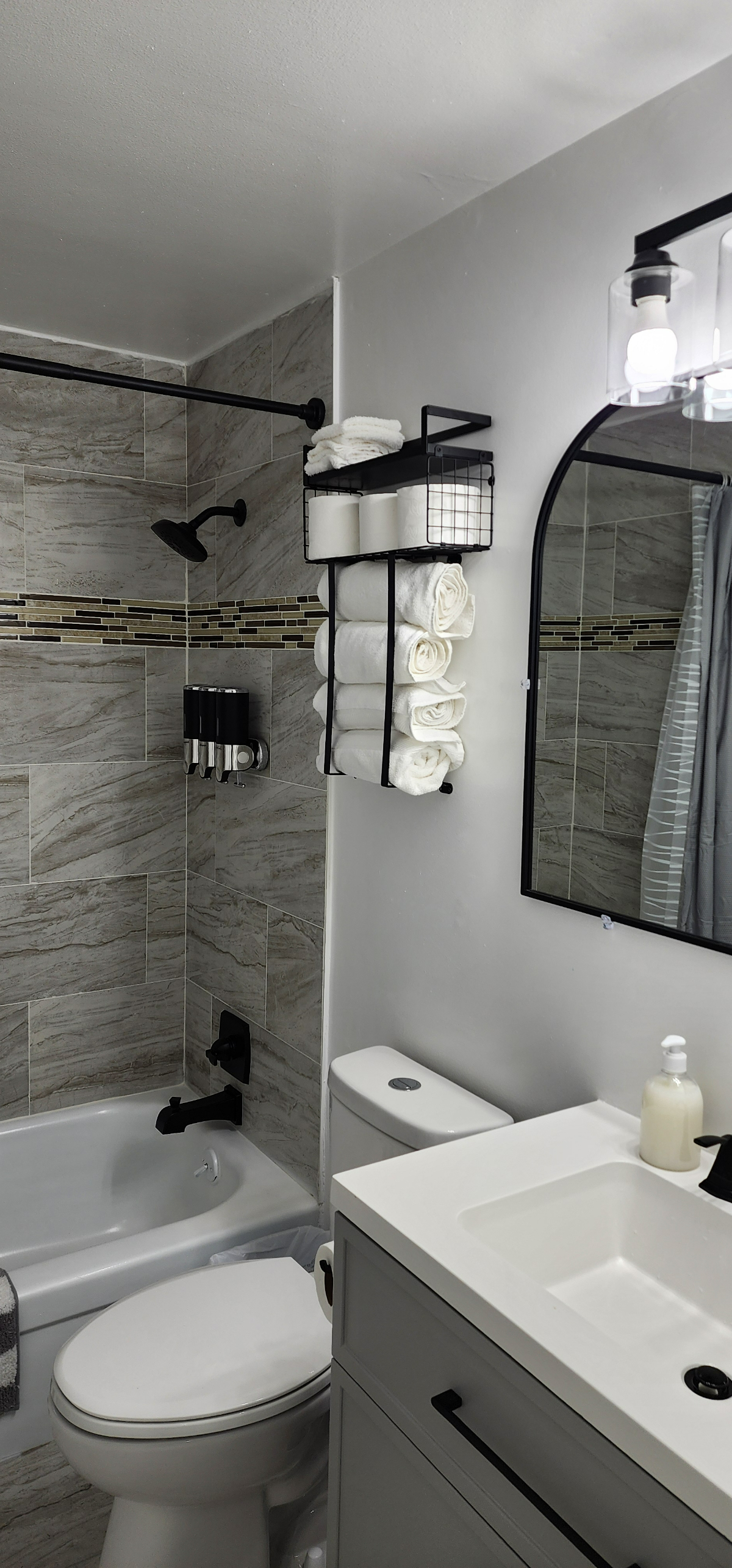 Charming 2-bedroom apartment in Vibrant Johnson City, near Lourdes, UHS and BU - Photo 12