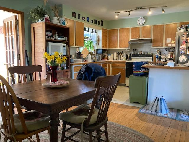 Furnished room in single family home - Photo 5