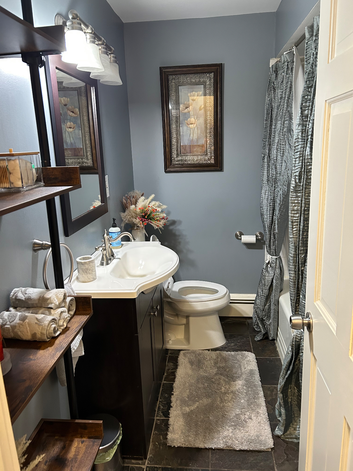 Room 1 - All Brand New, Queen Bed & Private Bath - Photo 6