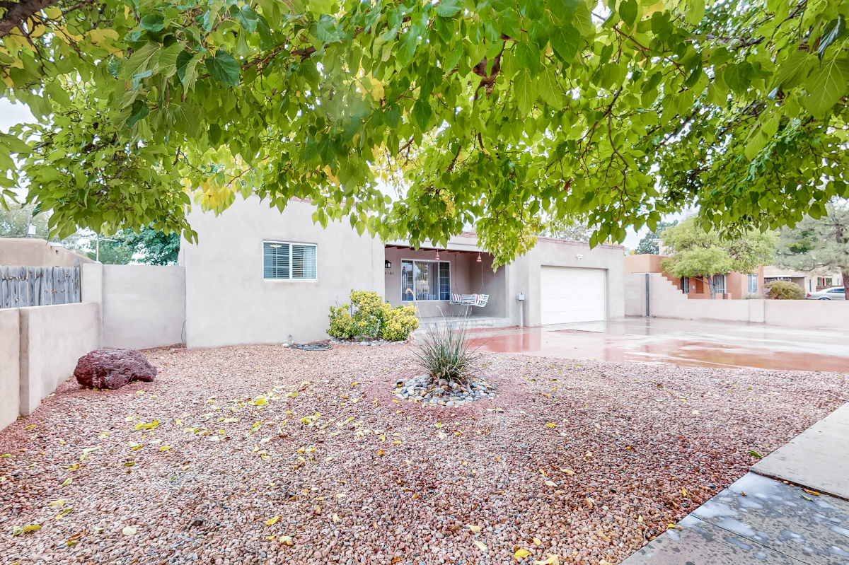 Cozy 2BR Home Away From Home - Near Attractions and Hospitals