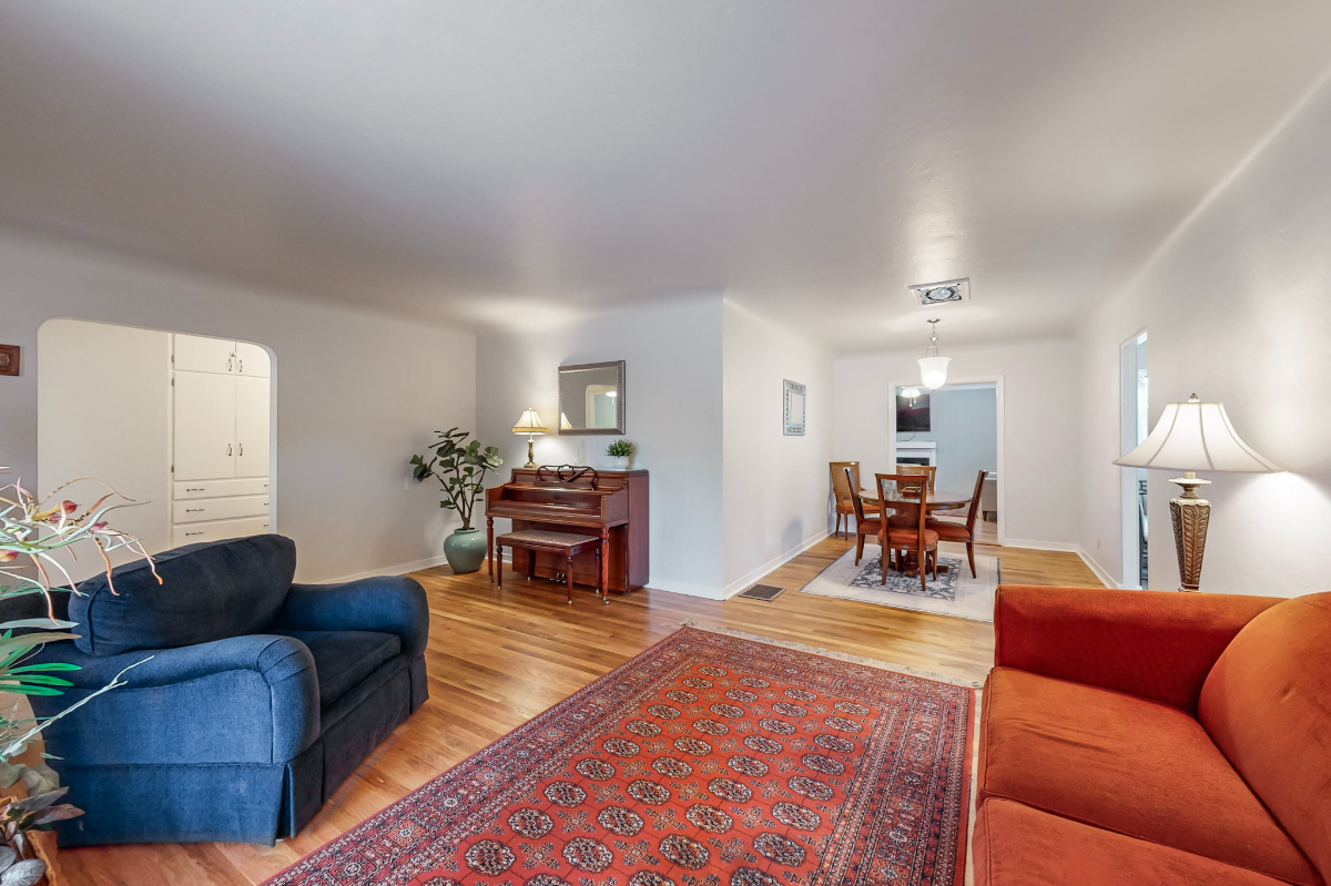 Cozy 2BR Home Away From Home - Near Attractions and Hospitals - Photo 2