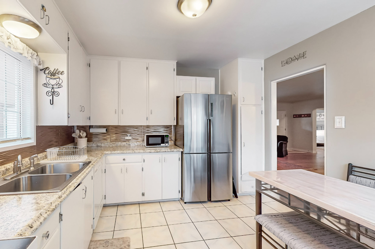 Cozy 2BR Home Away From Home - Near Attractions and Hospitals - Photo 8