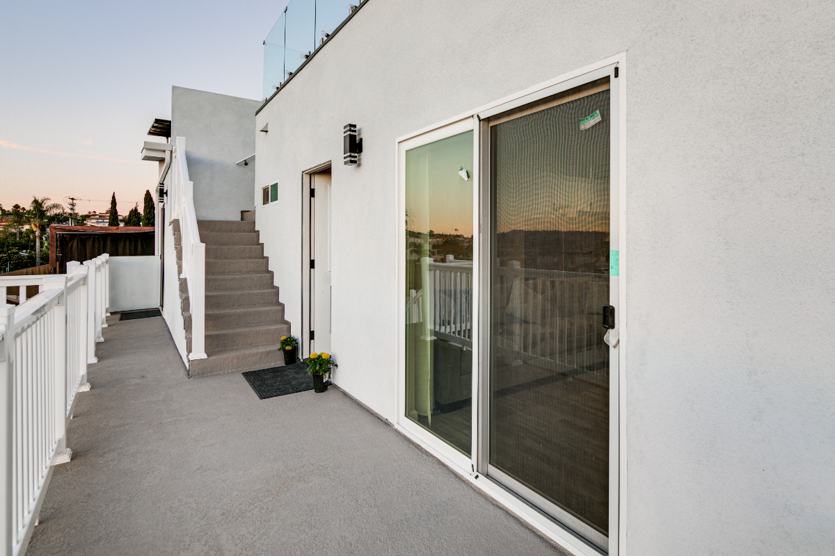Stylish 2BD Urban Retreat with Rooftop Terrace in San Diego - Photo 5