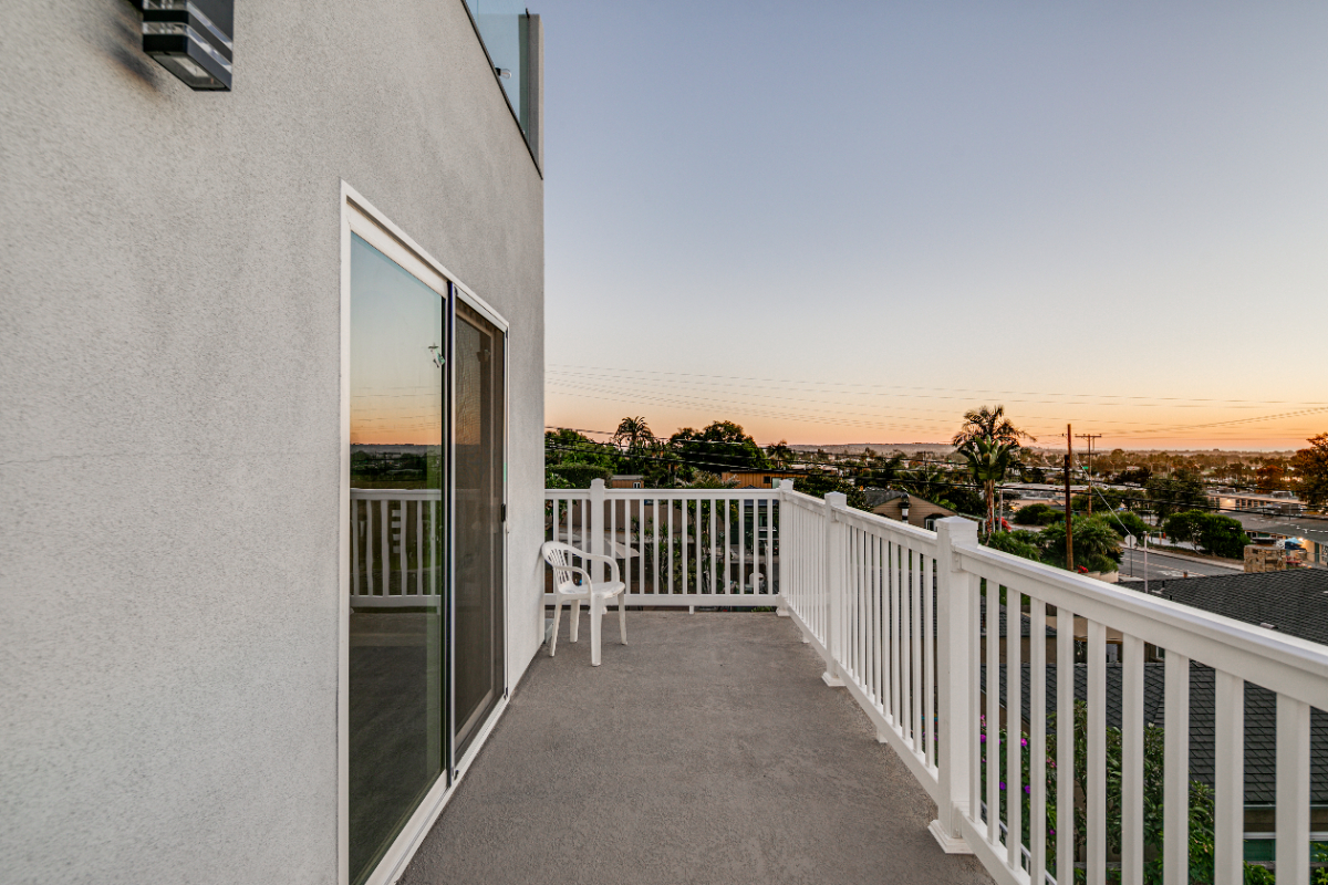 Stylish 2BD Urban Retreat with Rooftop Terrace in San Diego - Photo 6
