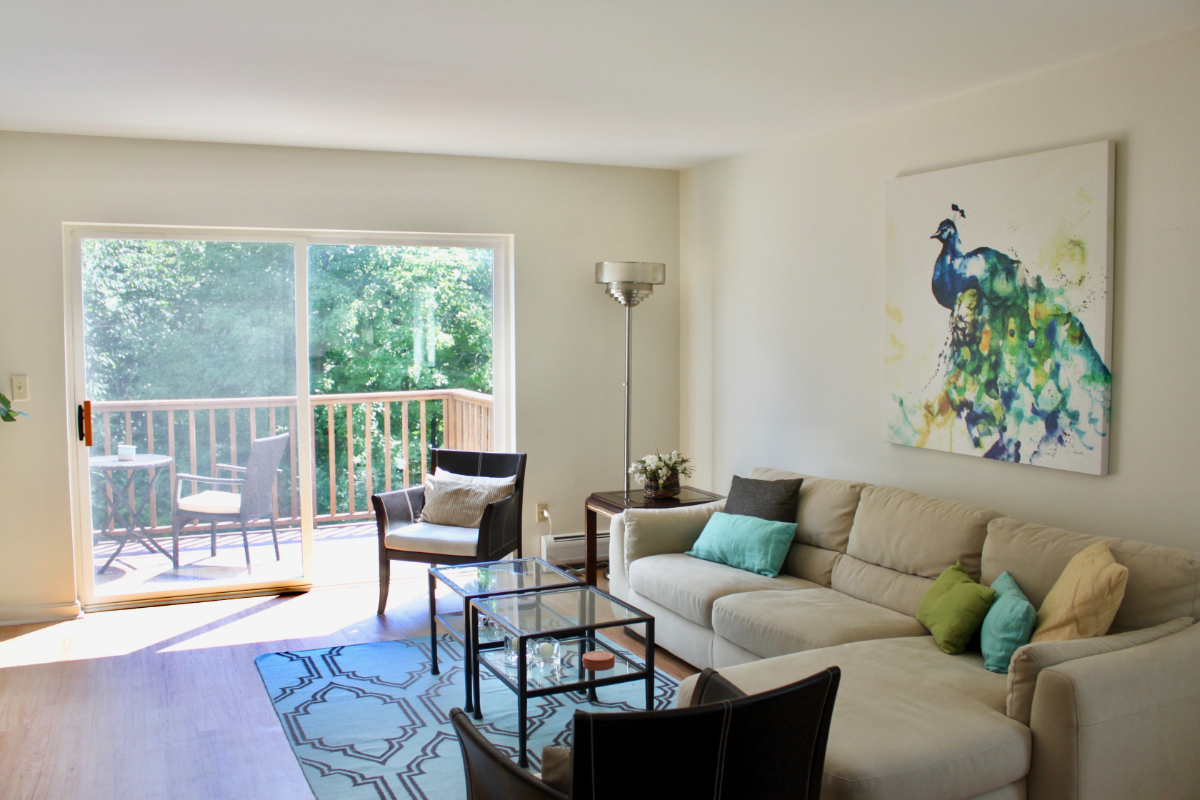 2 Bedroom townhome in South End near Redrocks/Oakledge Beach - Photo 2