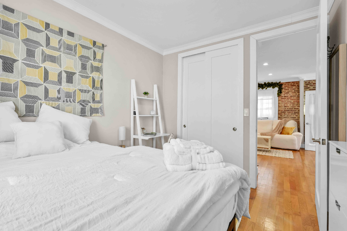 Beautiful 2 Bedroom Midterm Rental in Astoria Ditmars Ideal for Professionals and Relocators - Photo 7