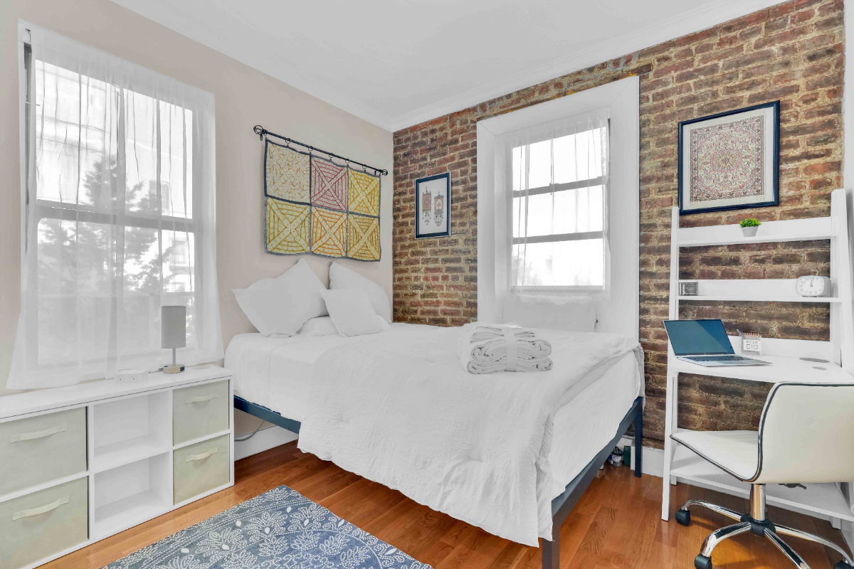 Beautiful 2 Bedroom Midterm Rental in Astoria Ditmars Ideal for Professionals and Relocators - Photo 9