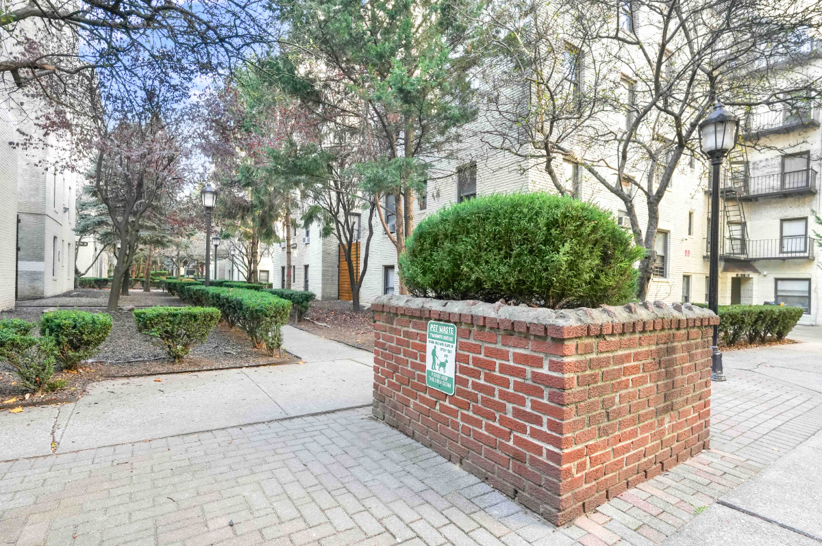Beautiful 2 Bedroom Midterm Rental in Astoria Ditmars Ideal for Professionals and Relocators - Photo 11
