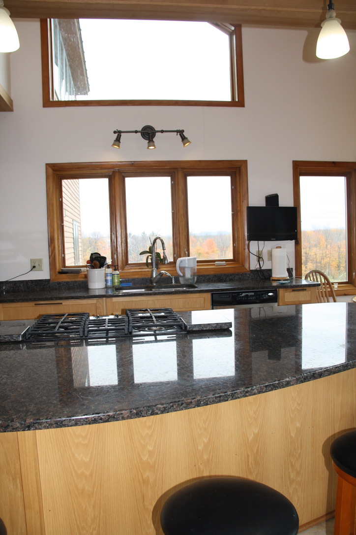 Beautiful 4 bedroom lake home, easy Burlington commute - Photo 8