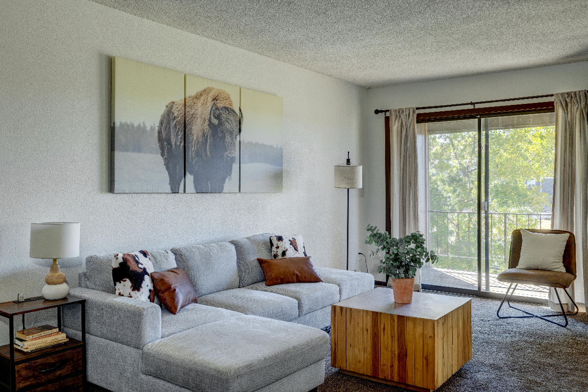 Clean, Spacious, ready to Move in - Photo 3