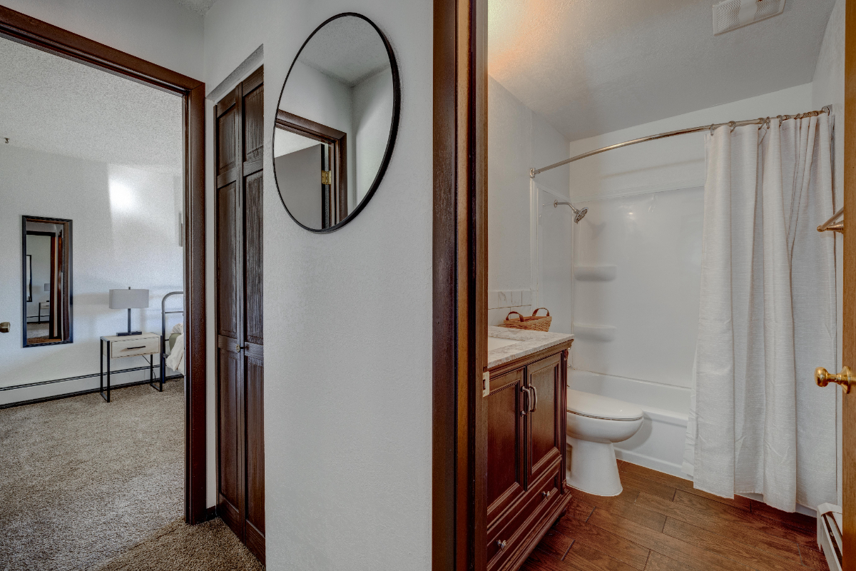 Clean, Spacious, ready to Move in - Photo 4