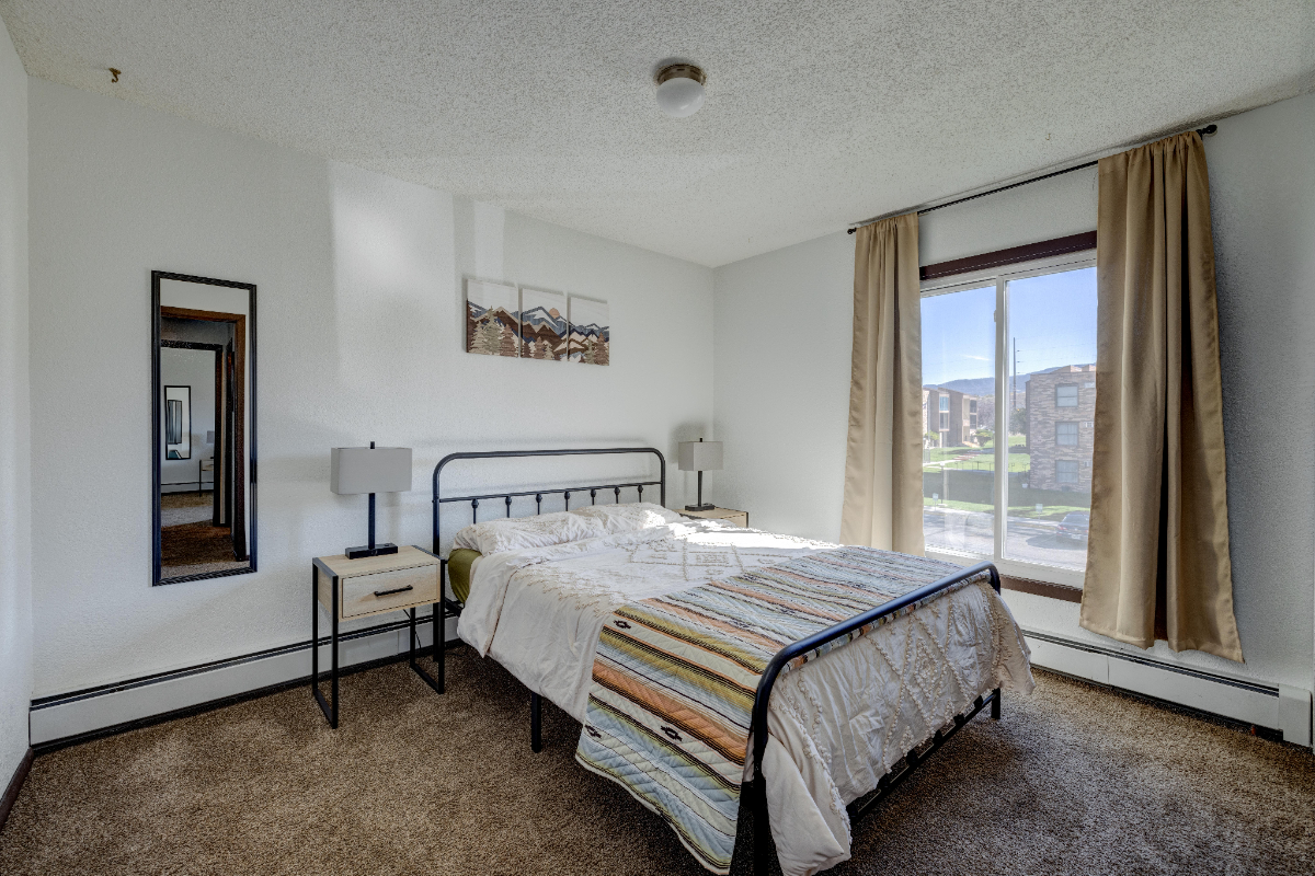 Clean, Spacious, ready to Move in - Photo 5