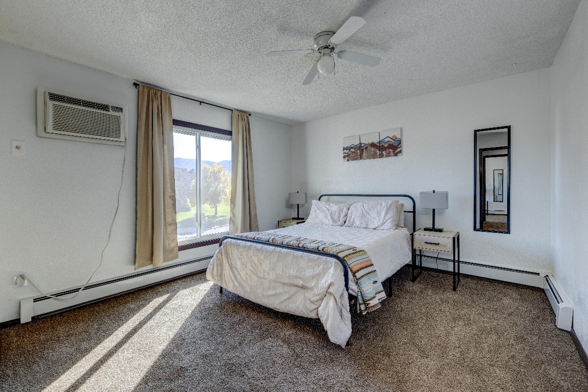 Clean, Spacious, ready to Move in - Photo 7