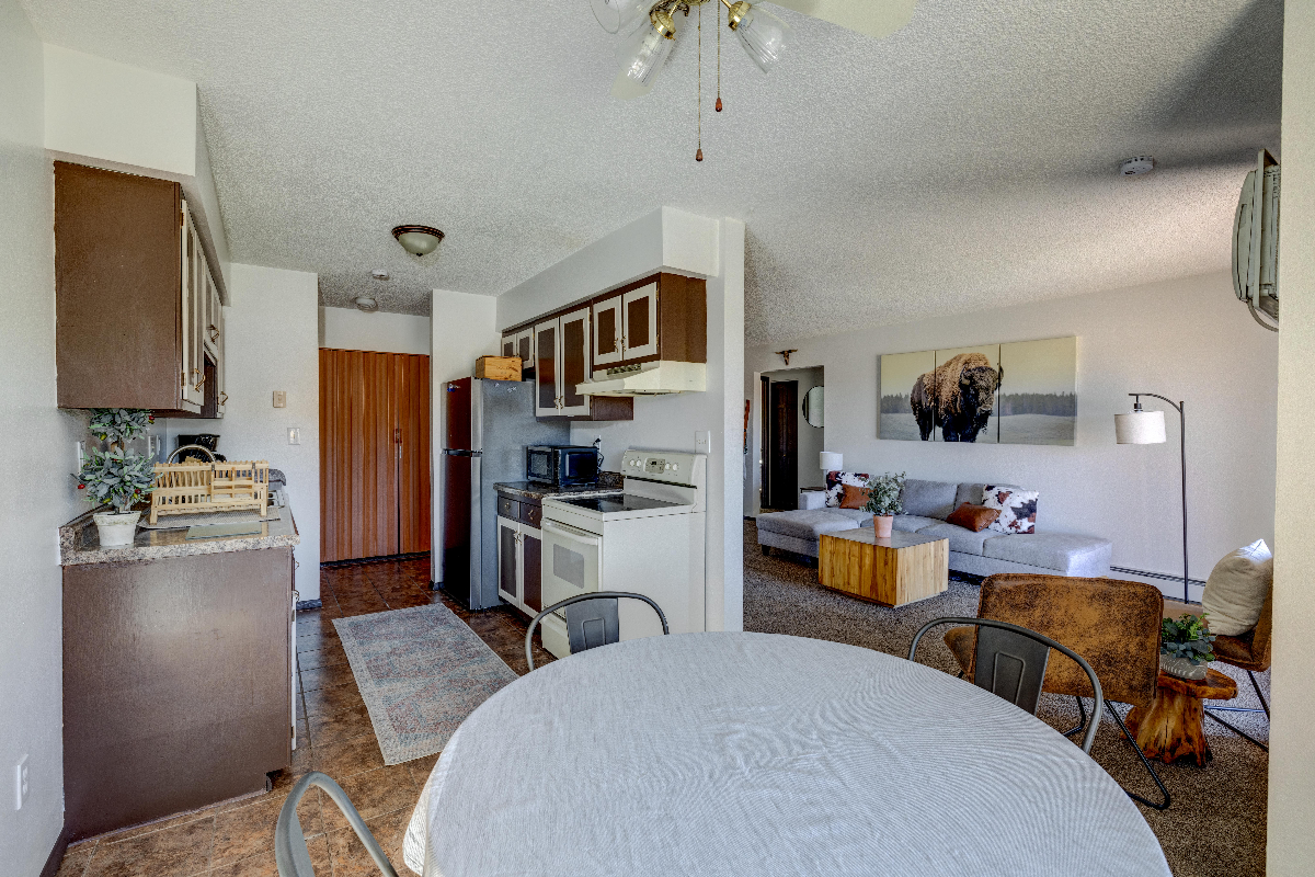 Clean, Spacious, ready to Move in - Photo 9