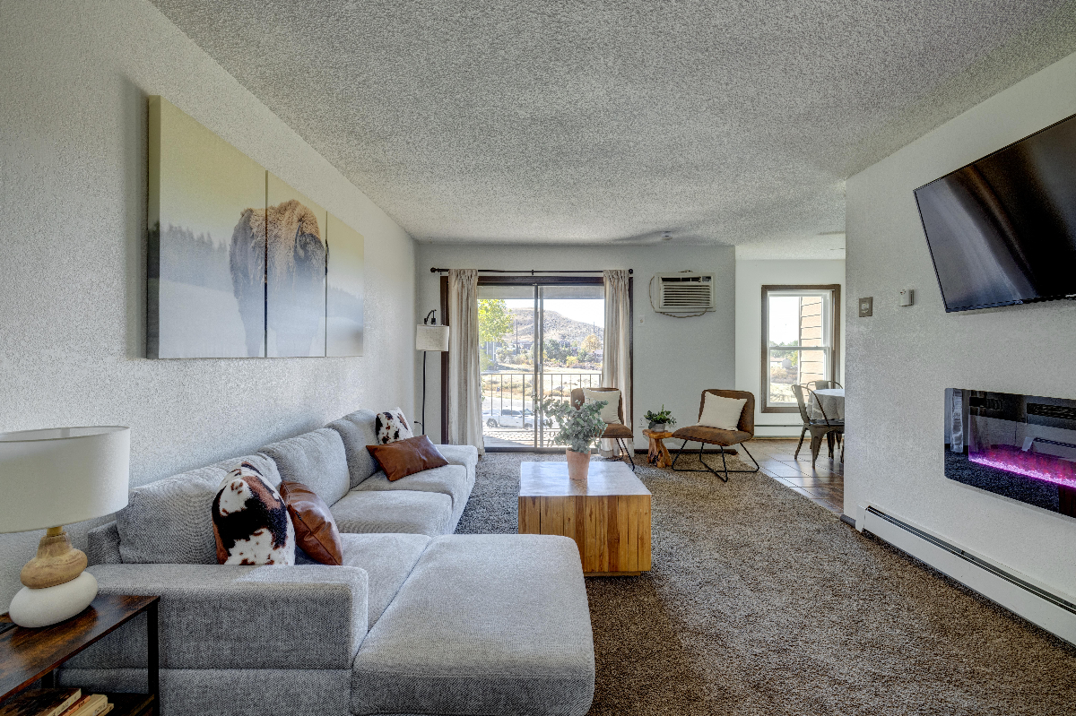 Clean, Spacious, ready to Move in - Photo 12