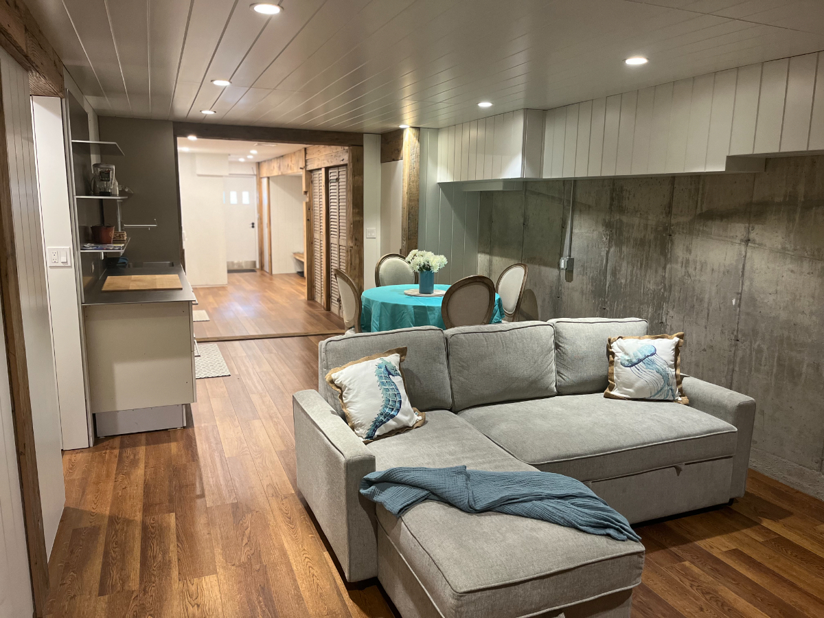 Cozy Hampton Bays getaway - Photo 6