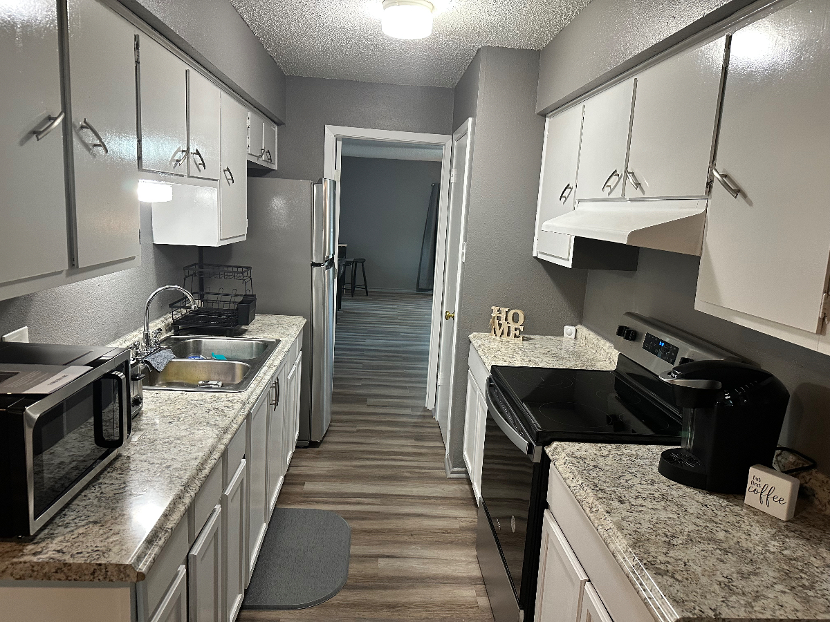 Near the Alamo, Corpus Cristy, Miltary City Usa (All Branches), and a Spacious Home, waiting for you - Photo 2