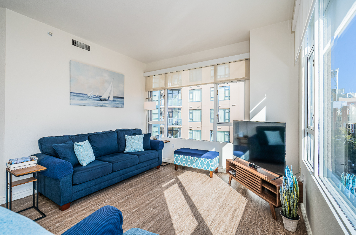 Stellar Gaslamp 2BR 2BA condo w W/D & 1 car Parking - Photo 6