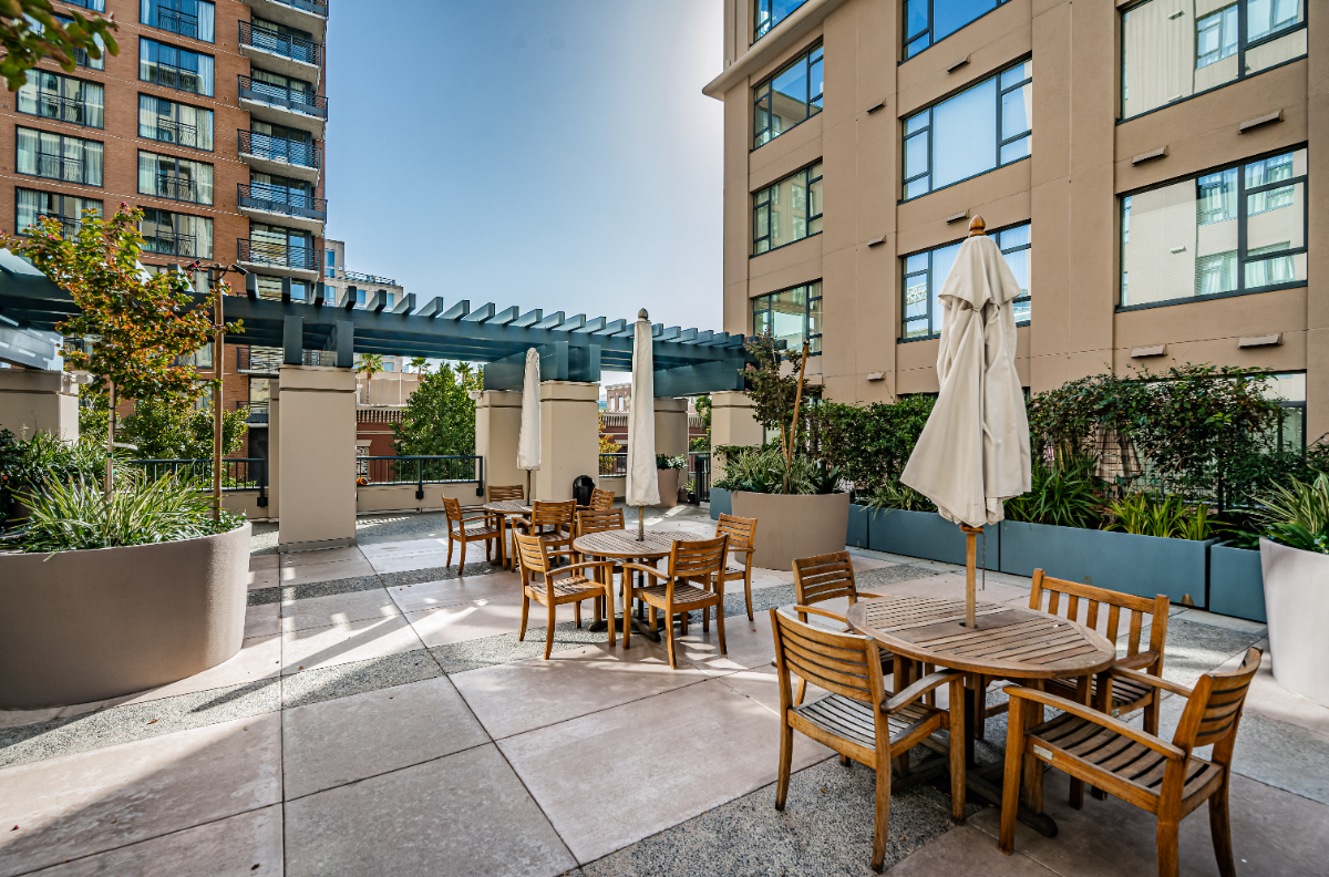 Stellar Gaslamp 2BR 2BA condo w W/D & 1 car Parking - Photo 3