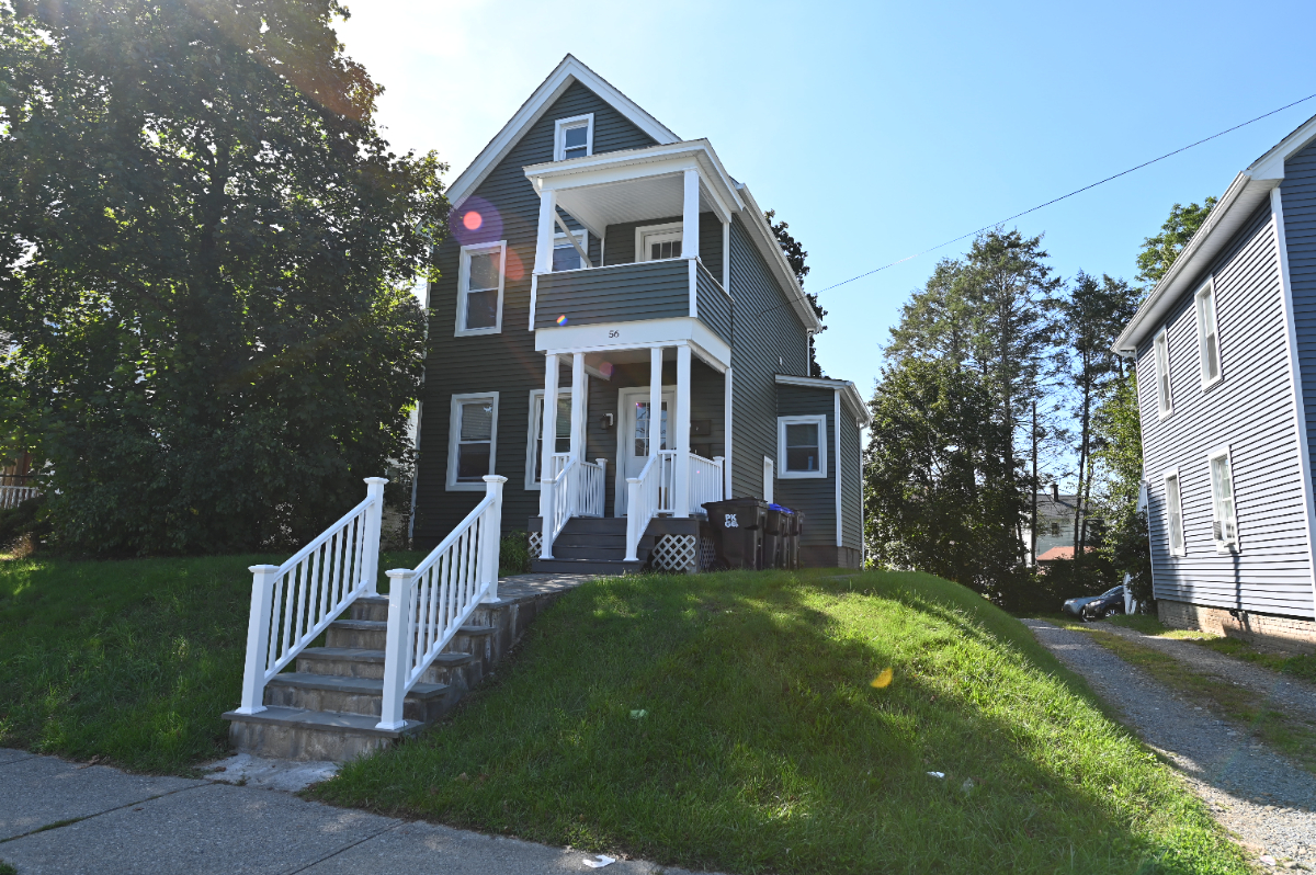 Newly Renovated Charming Apartment Near Hospitals with Off-Street Parking - Photo 12