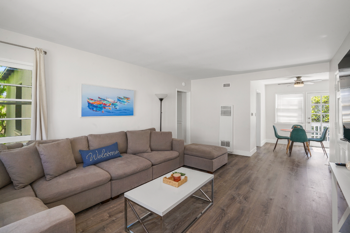 Pacific Beach 2 bedroom Condo 1-1/2 blocks to the water - dedicated parking available - Fast WiFi - Photo 3