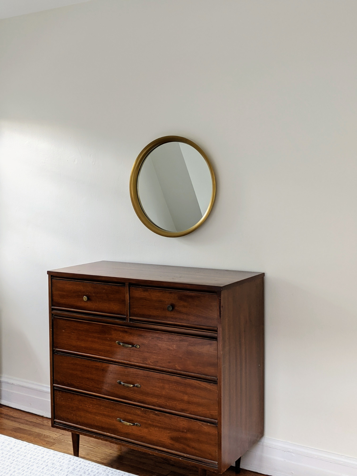 The Treehouse - Stylish Light-Filled 2 Bedroom/1 bath in Jackson Heights,  15 min walk to Elmhurst H - Photo 11