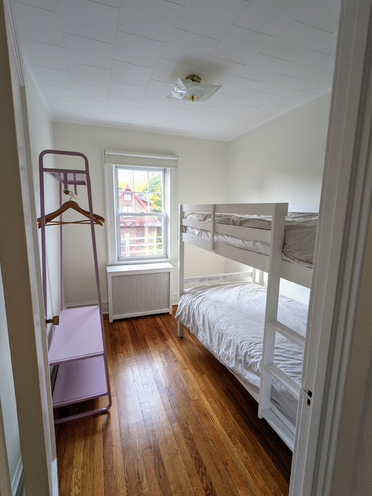 The Treehouse - Stylish Light-Filled 2 Bedroom/1 bath in Jackson Heights,  15 min walk to Elmhurst H - Photo 12