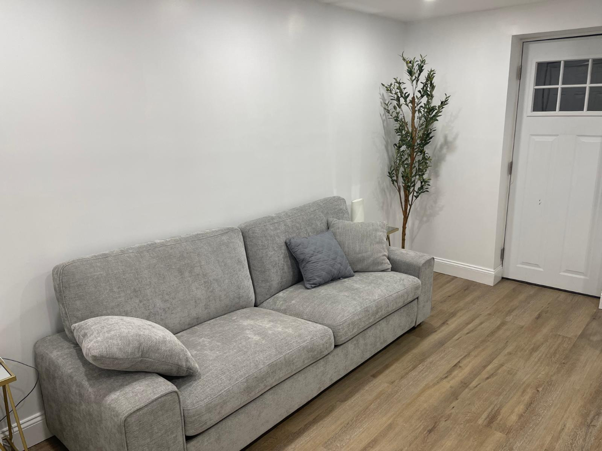 COZY 1 BEDROOM APT IN PELHAM GARDENS, BRONX - Photo 8