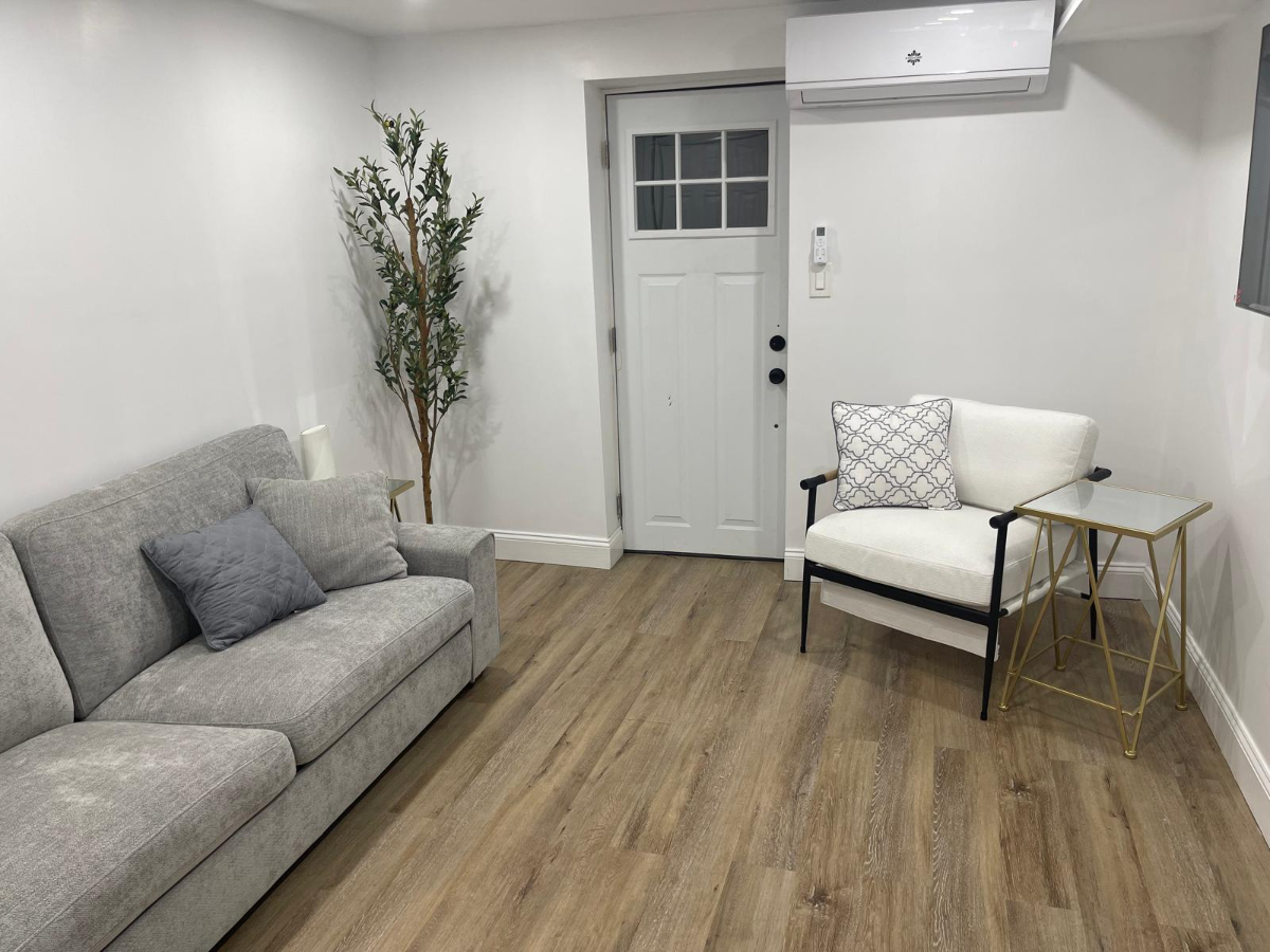 COZY 1 BEDROOM APT IN PELHAM GARDENS, BRONX - Photo 6