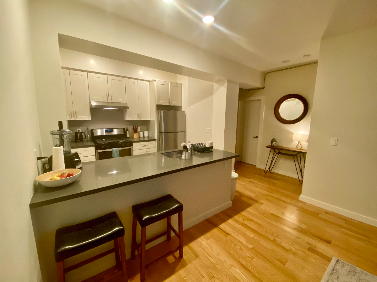 1 Bedroom w/ Private Bathroom, Wash/Dryer in a 2B/2B Apt - Photo 3