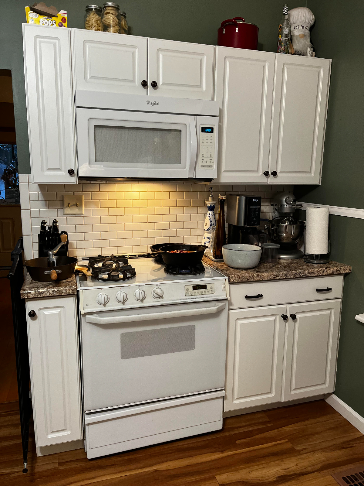RENTED TILL AUGUST 15, 2026 - Single room, shared bathroom -- We are nurses - Diamond in the Ruff, w - Photo 6