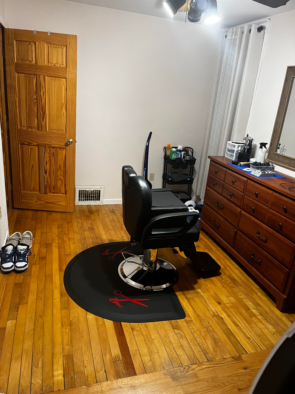 RENTED TILL AUGUST 15, 2026 - Single room, shared bathroom -- We are nurses - Diamond in the Ruff, w - Photo 9