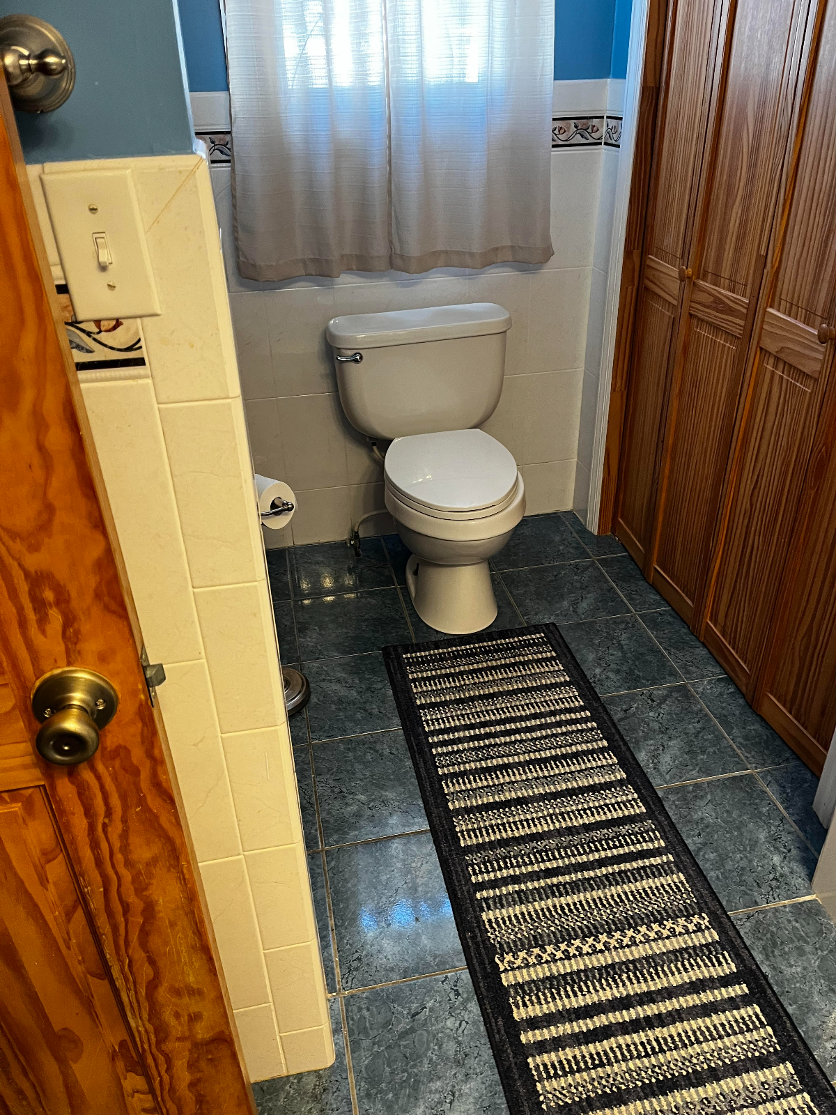 RENTED TILL AUGUST 15, 2026 - Single room, shared bathroom -- We are nurses - Diamond in the Ruff, w - Photo 10