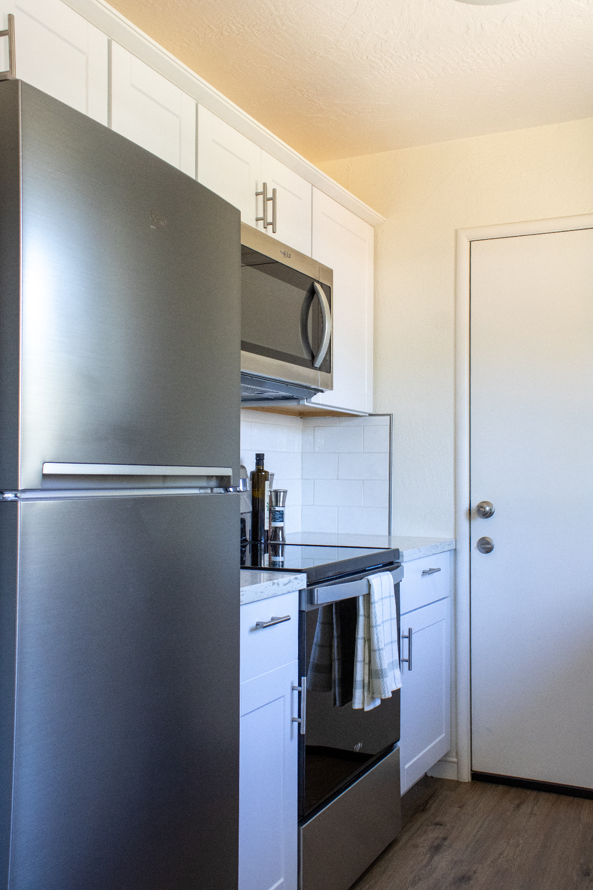 Beautifully Renovated 1 Bedroom Modern Farmhouse Retreat ideal for Traveling Nurses and UC Davis Vet Students - Photo 4