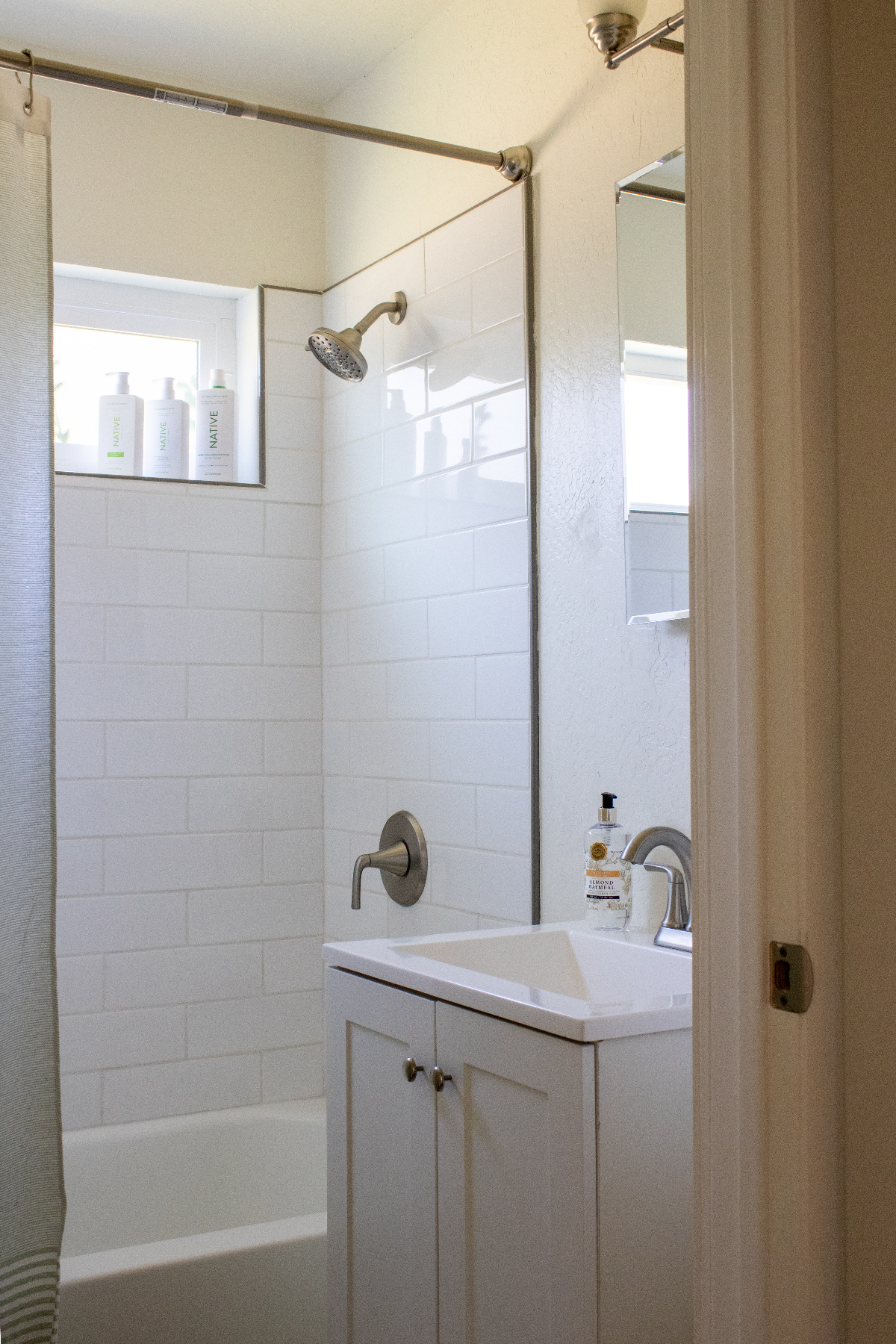 Beautifully Renovated 1 Bedroom Modern Farmhouse Retreat ideal for Traveling Nurses and UC Davis Vet Students - Photo 6