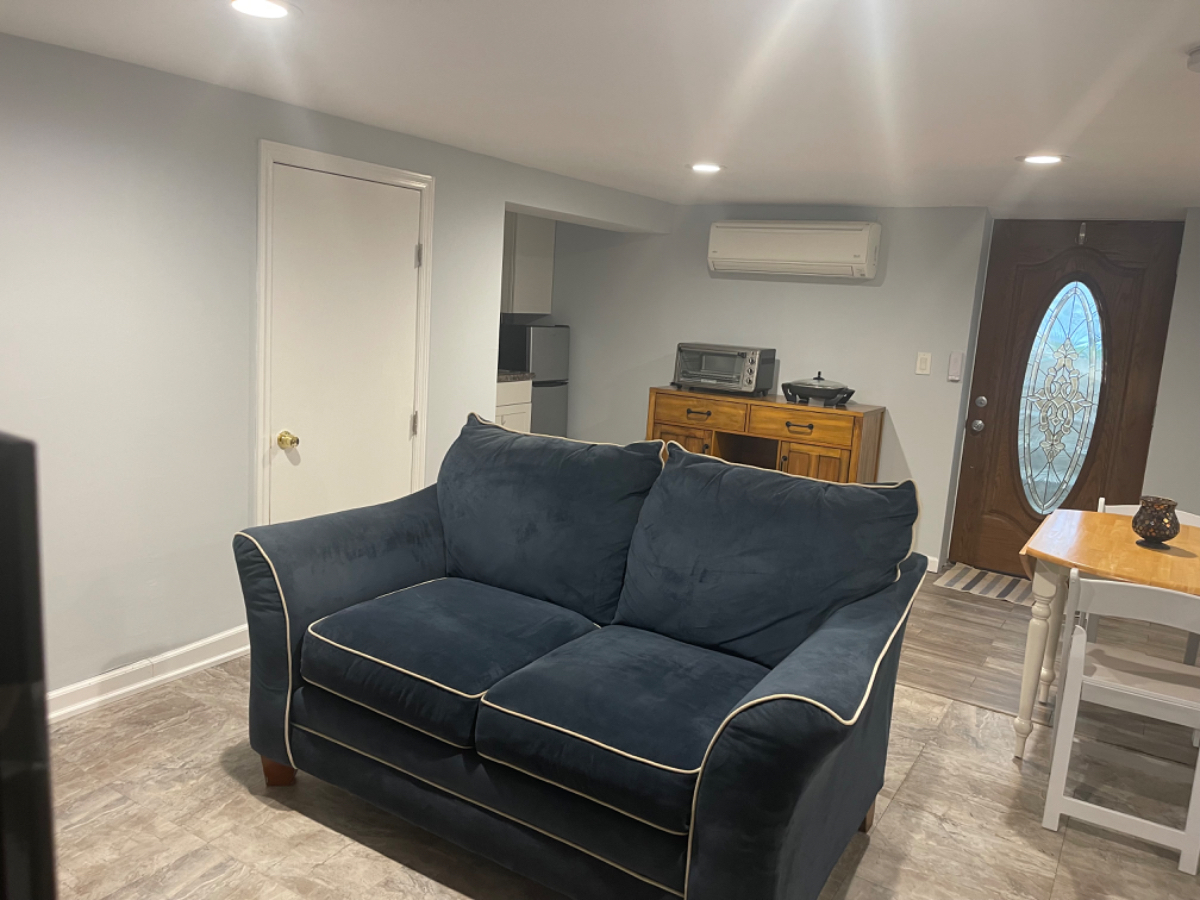 Cozy 1BR Fully Furnished Apartment - Photo 2