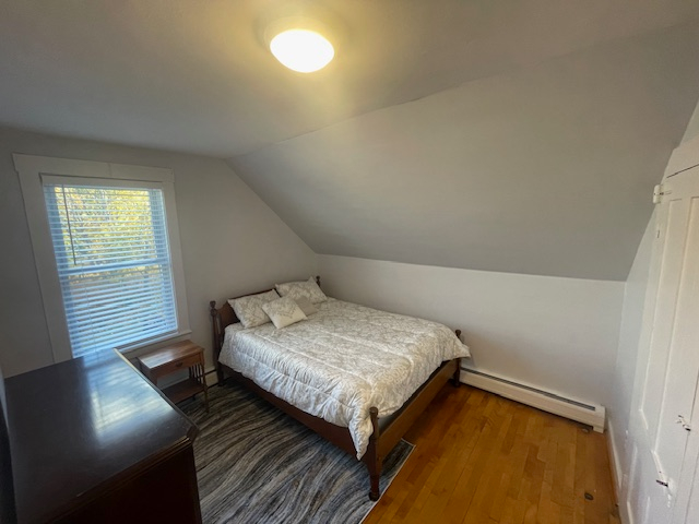 Springfield Large Two Bedroom upstairs apartment. Close to Springfield Hospital - Photo 2