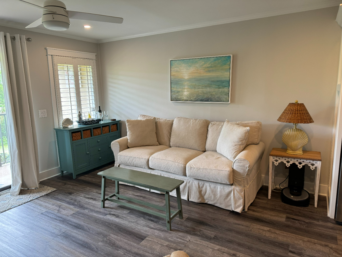 1st Floor Steps to Beach