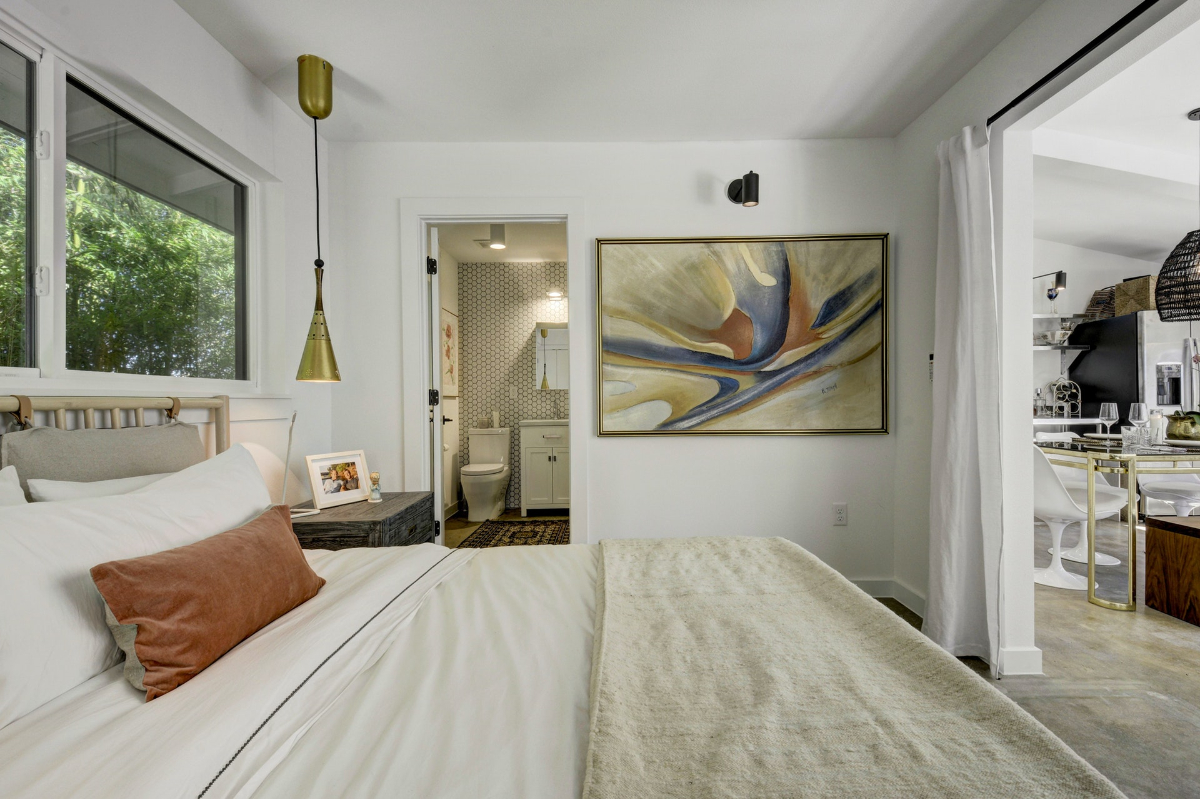 Designer 52nd Street Bungalow in Northloop Unit A - Photo 8