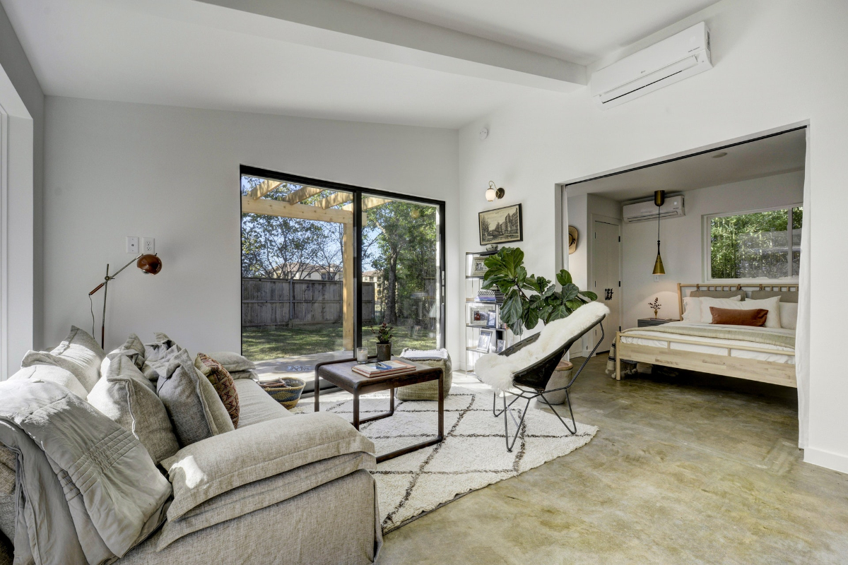 Designer 52nd Street Bungalow in Northloop Unit A - Photo 4