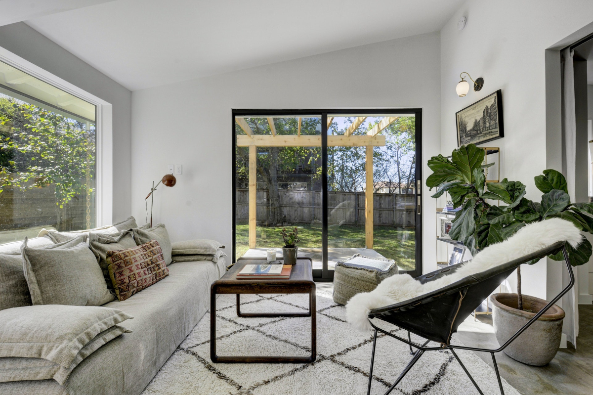 Designer 52nd Street Bungalow in Northloop Unit A - Photo 3