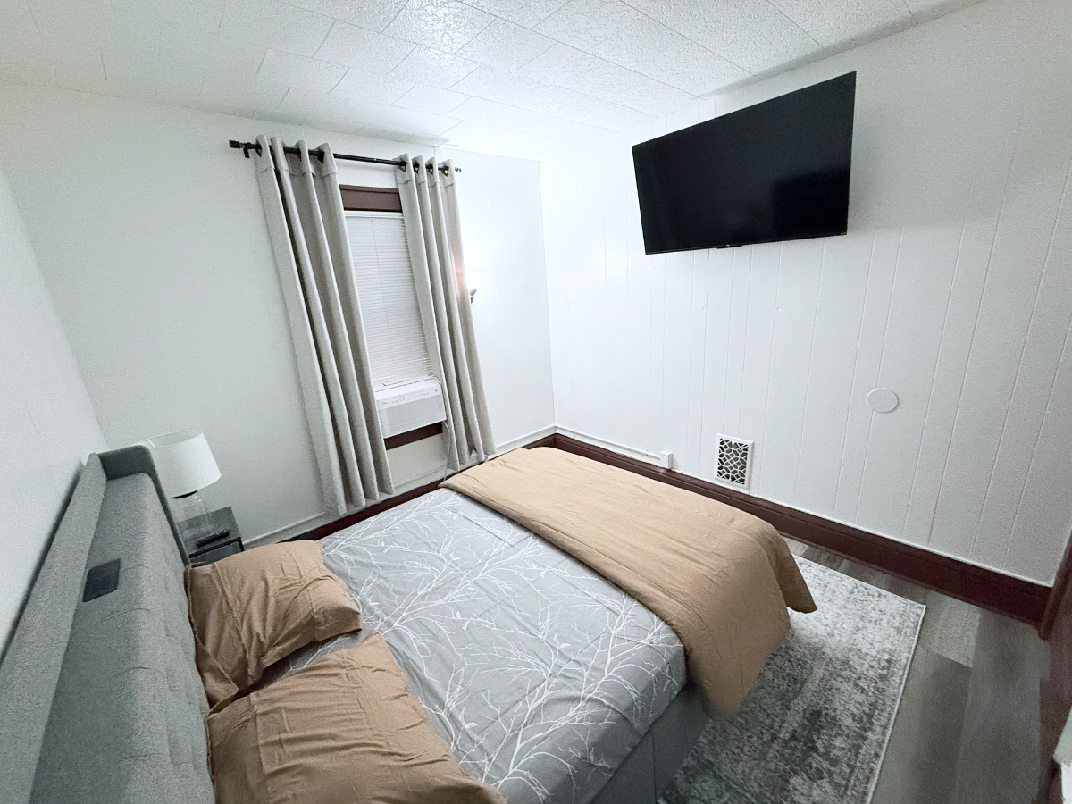 Furnished Rooms in Rochesters South Wedge | Near Highland & Strong - Photo 6