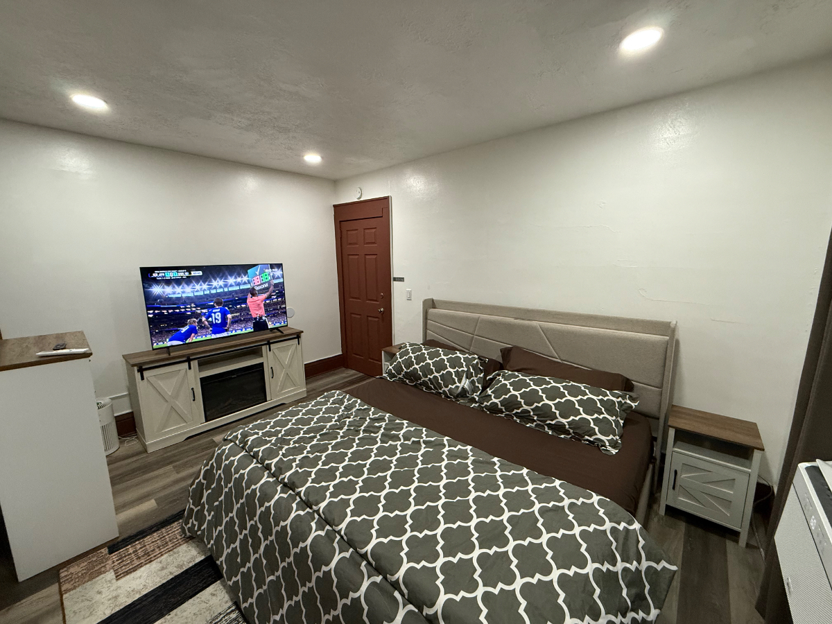 Furnished Rooms in Rochesters South Wedge | Near Highland & Strong - Photo 3