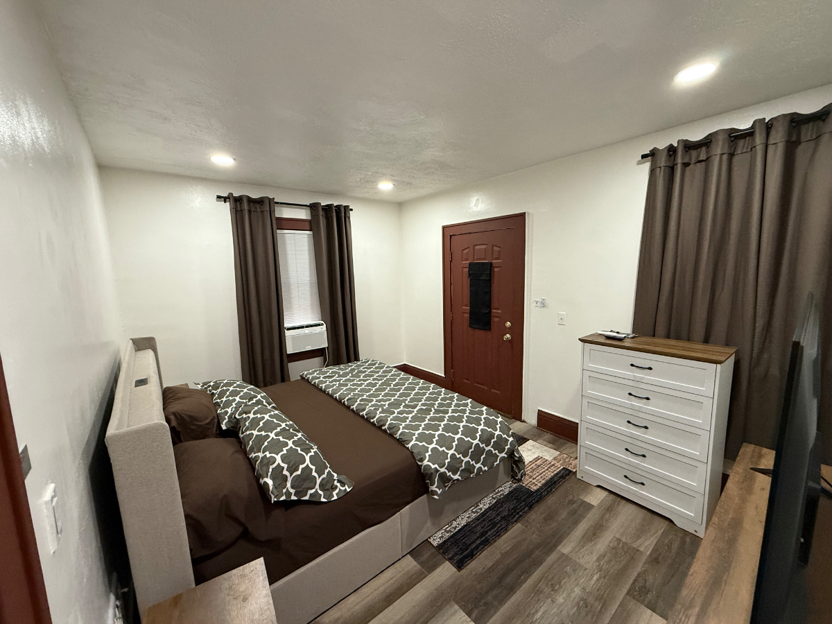 Furnished Rooms in Rochesters South Wedge | Near Highland & Strong - Photo 4