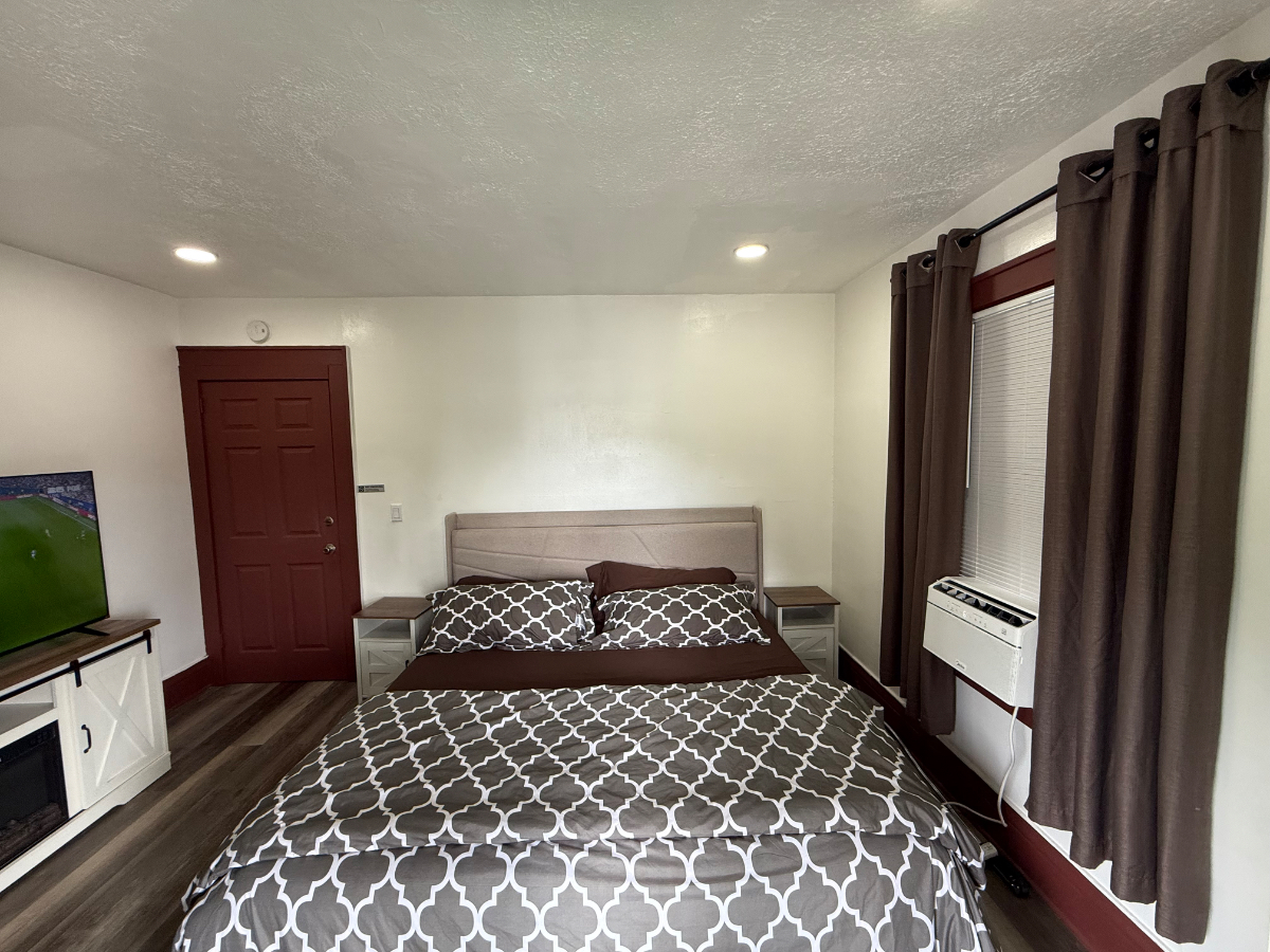 Furnished Rooms in Rochesters South Wedge | Near Highland & Strong - Photo 2