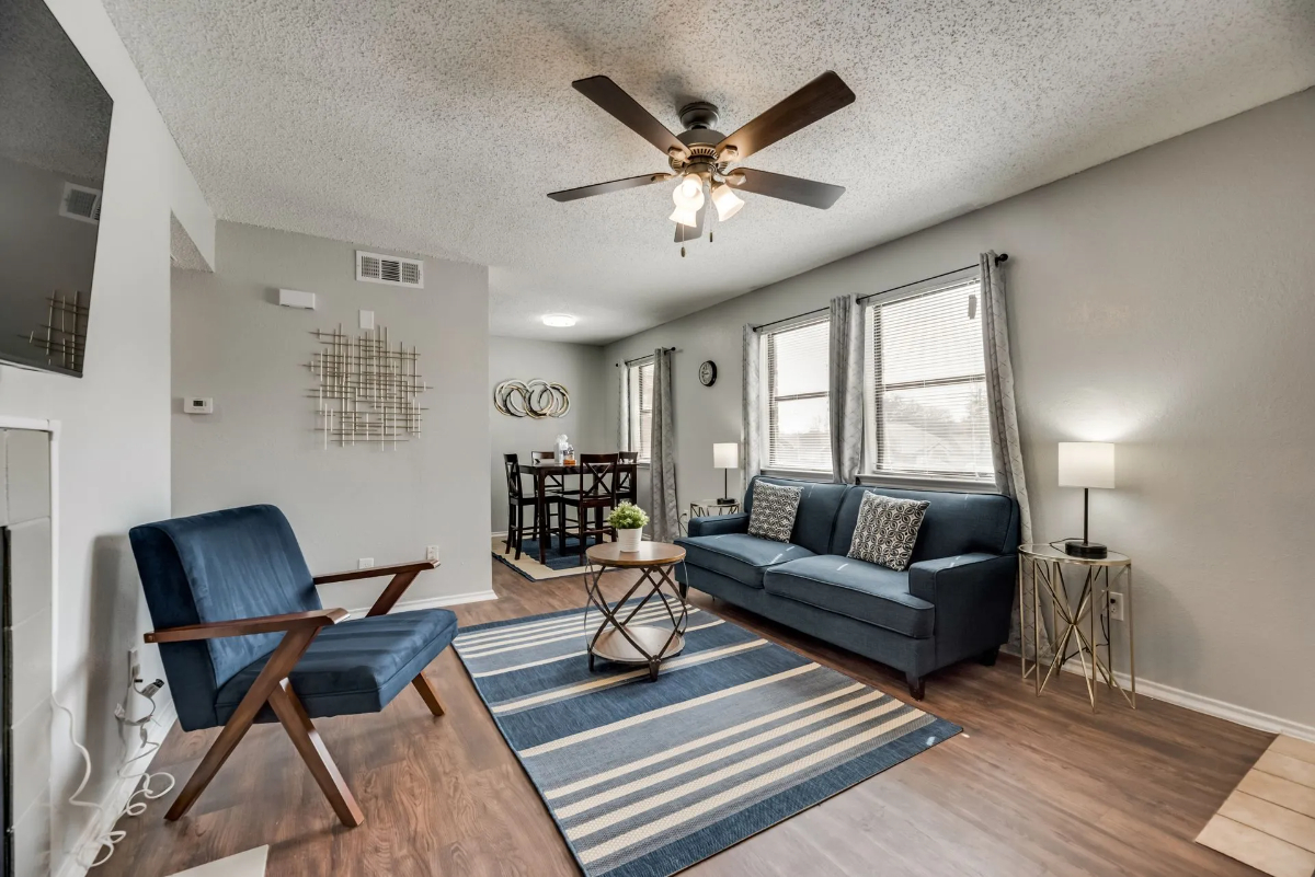 1BD Apt Pool HWY183 121 DFW I47 (823381)