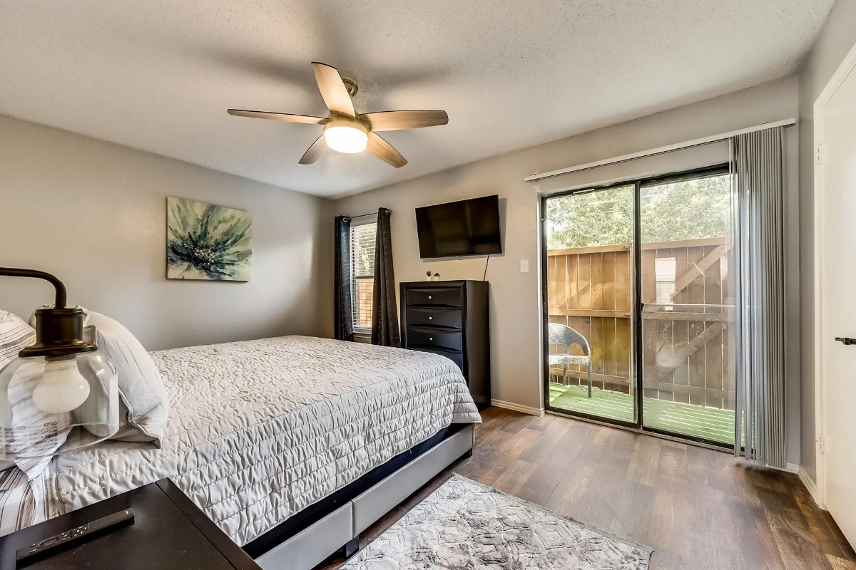 1BD condo Pool DFW Hwy 183 360 I45 (823377)