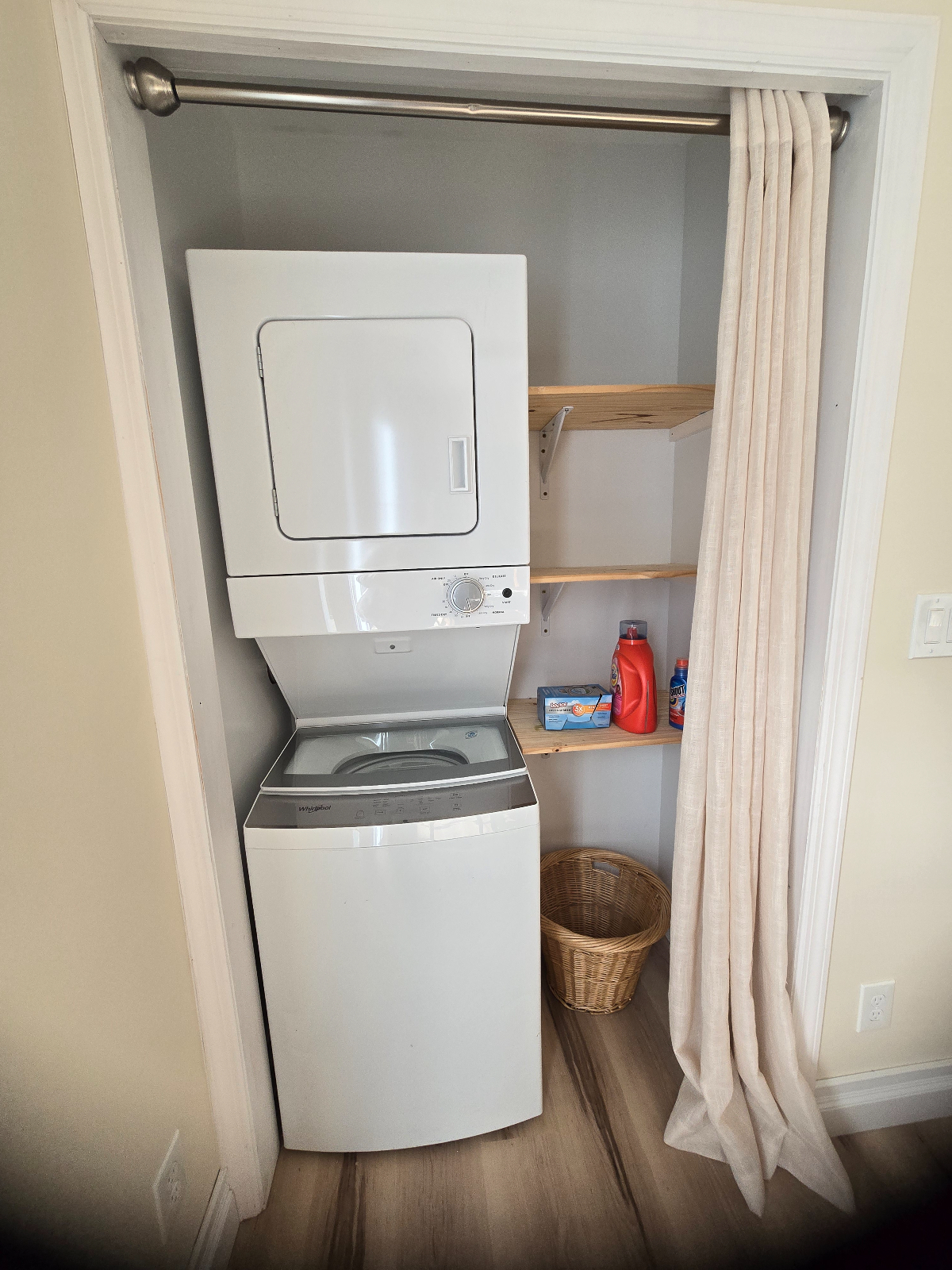 Newly Renovated  1 Bedroom. Great location between Ferries and Main Street, walking distance to Hosp - Photo 6