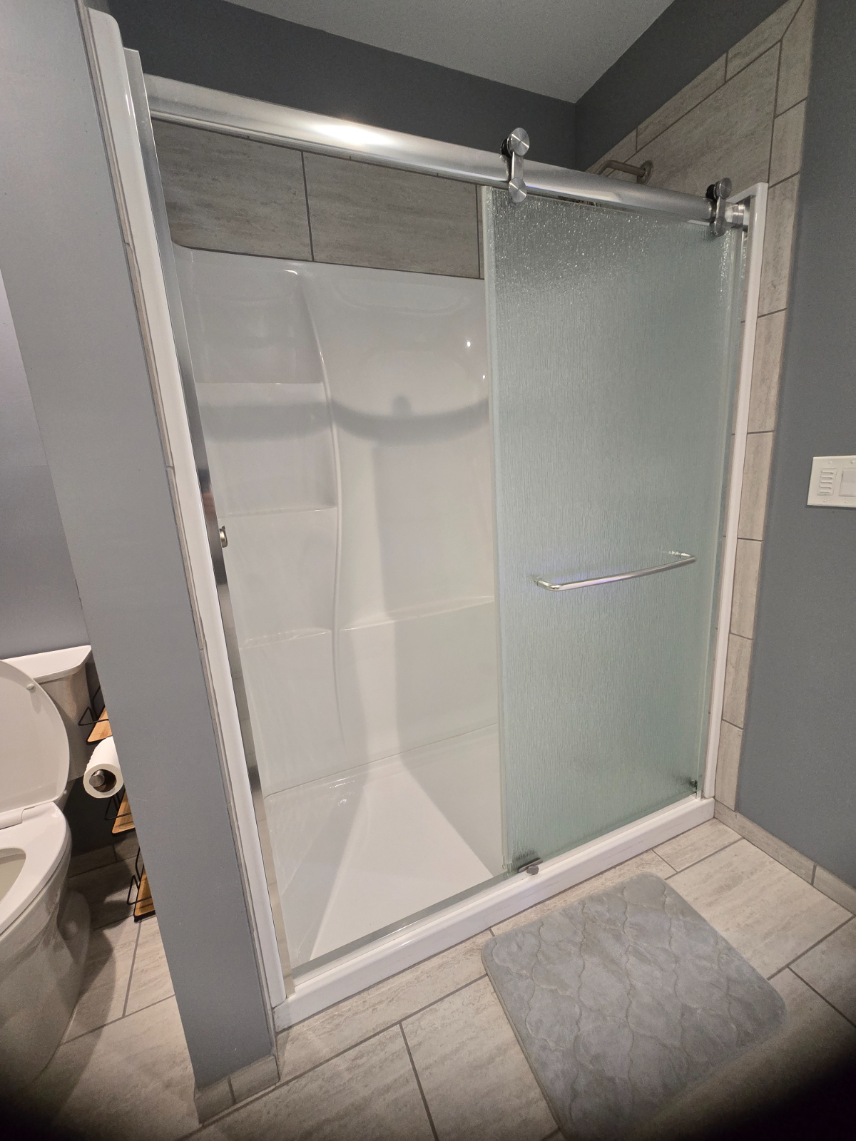 Newly Renovated  1 Bedroom. Great location between Ferries and Main Street, walking distance to Hosp - Photo 7