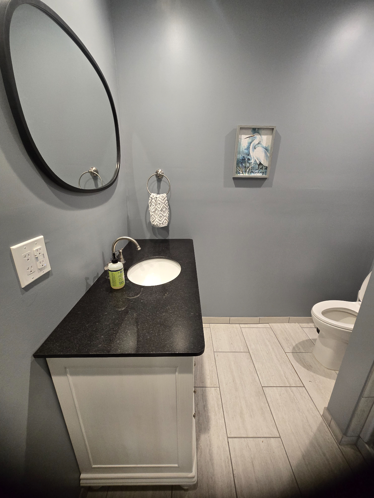 Newly Renovated  1 Bedroom. Great location between Ferries and Main Street, walking distance to Hosp - Photo 9